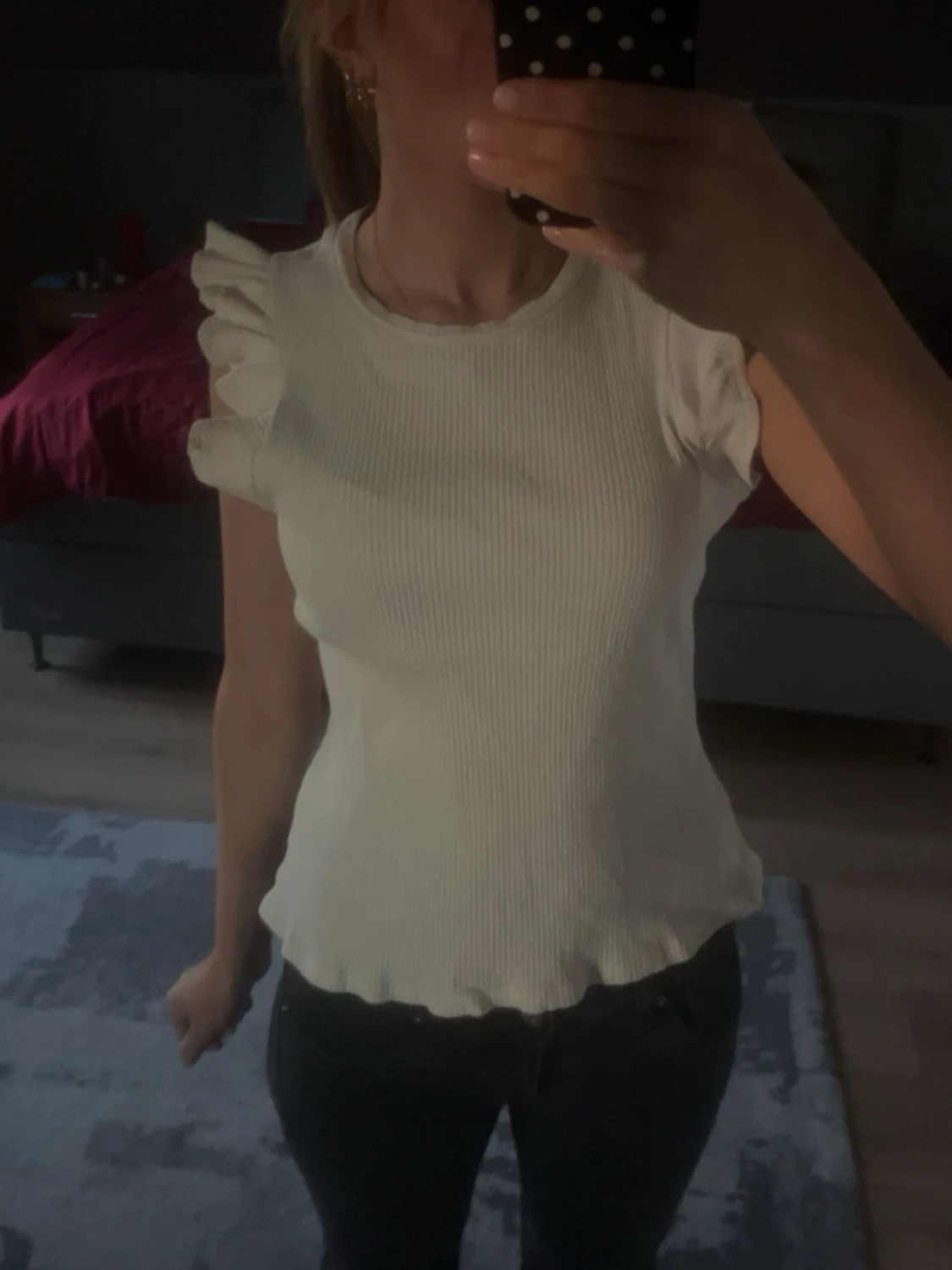 Vit ribbad topp med volangärmar - 1