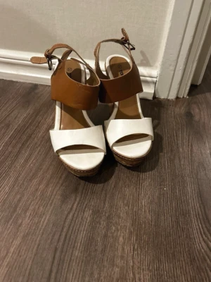 Klackar  - Jätte fina höga klackar. 