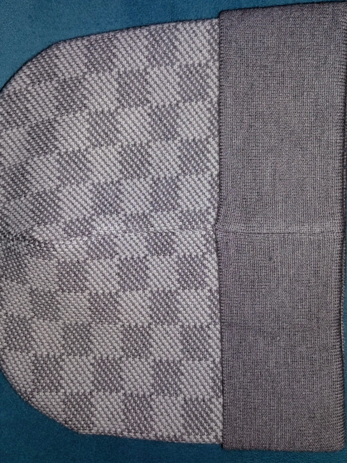 Grå Louis Vuitt8n mössa med mönster - 3