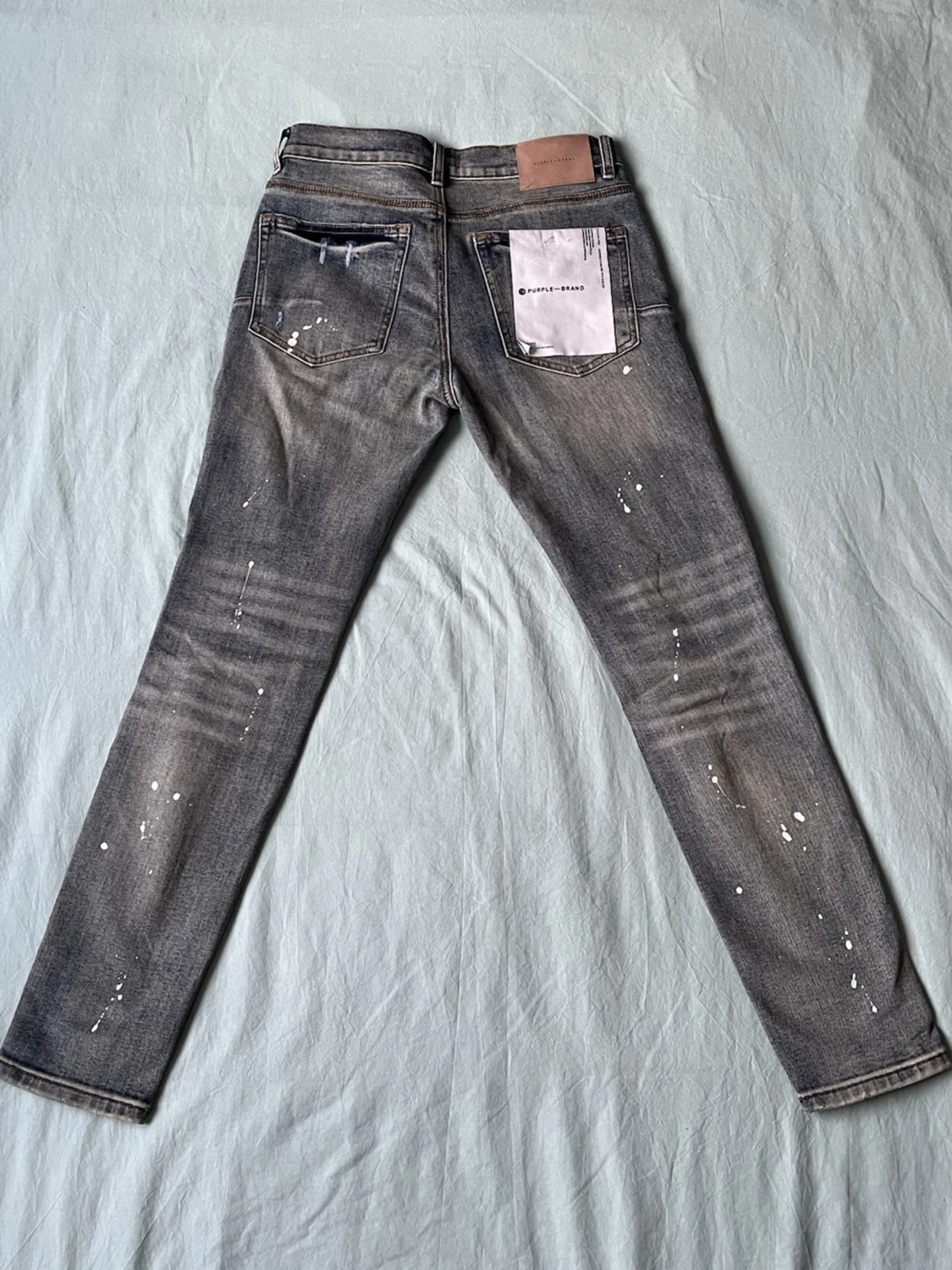 Grå slitna jeans från Purple Brand - 4