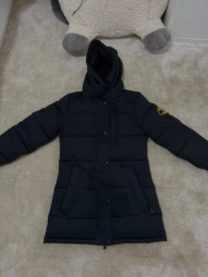 Zavetti canada jacka - Helt ny zavetti canada jacka, pälsen går att ta av och sätta på. Den är i jättebra skick.