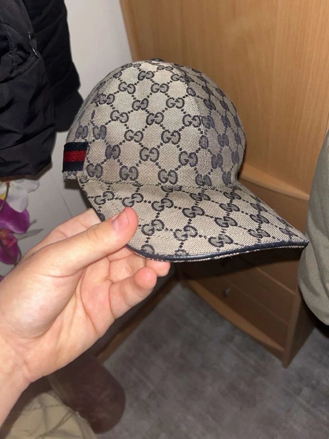 Gucci keps gråblåa säljs ej längre 