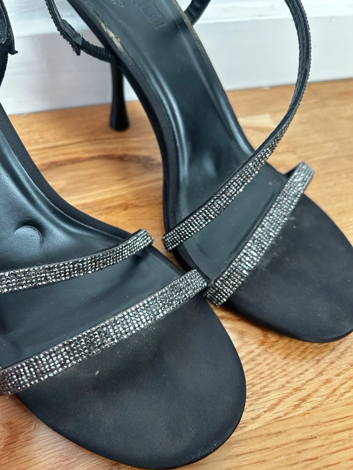 Svarta pumps med smala remmar - 2