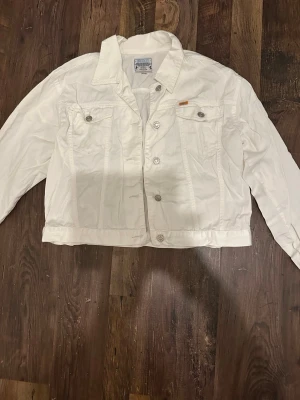 Jeansjacka - Köparen står för frakten!