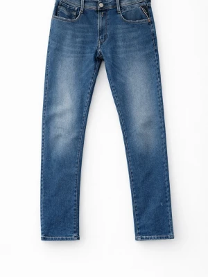 Replay Anbass Hyperflex - Snygga blå jeans från Replay med klassisk femficksmodell och raka ben. Jeansen har en lätt tvättad look med slitningar på låren och dekorativa sömmar på bakfickorna. Tillverkade i stretchigt denim för extra komfort.