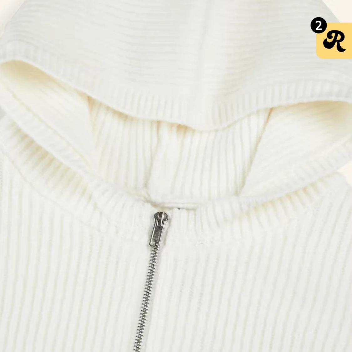 Vit stickad kofta med luva