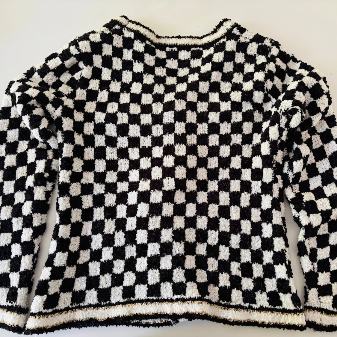 Rutig kofta i svart och vitt från e-woman - 1