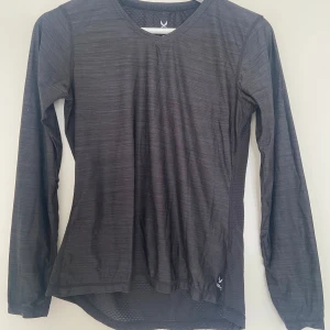 Träningströja  - Träningströja från soc Mörkgrön/svart Storlek XS i mycket bra skickl