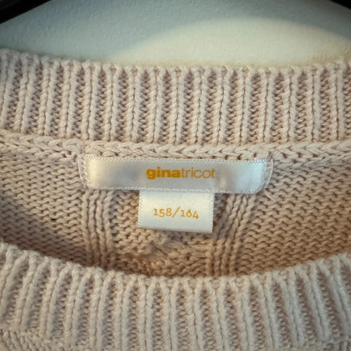 Stickad rosa tröja från Gina Tricot - 1