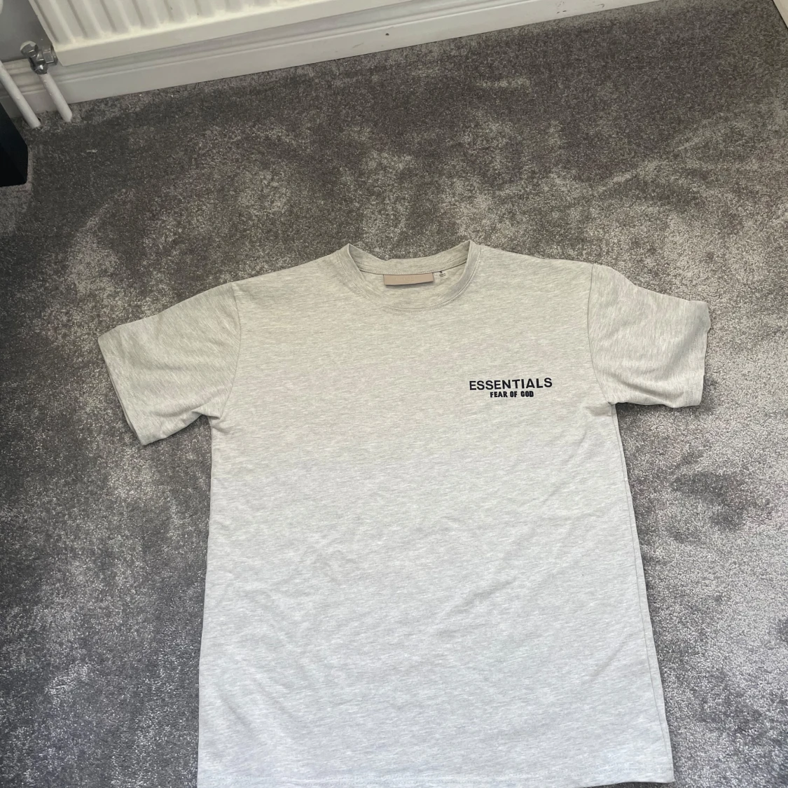 Grå Essentials Fear of God t-shirt och shorts - 1
