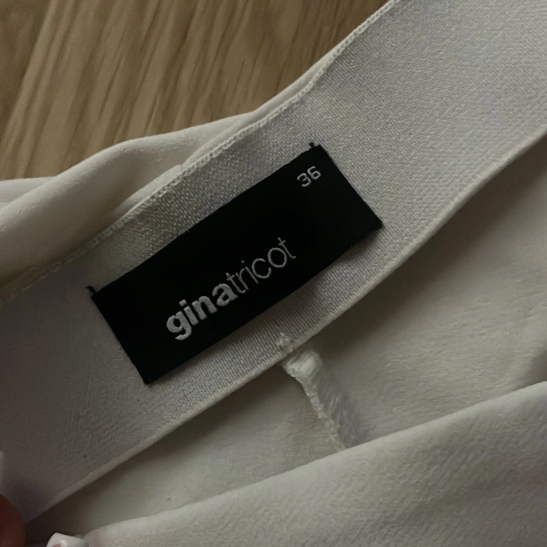 Vita kostymbyxor från Gina Tricot - 2