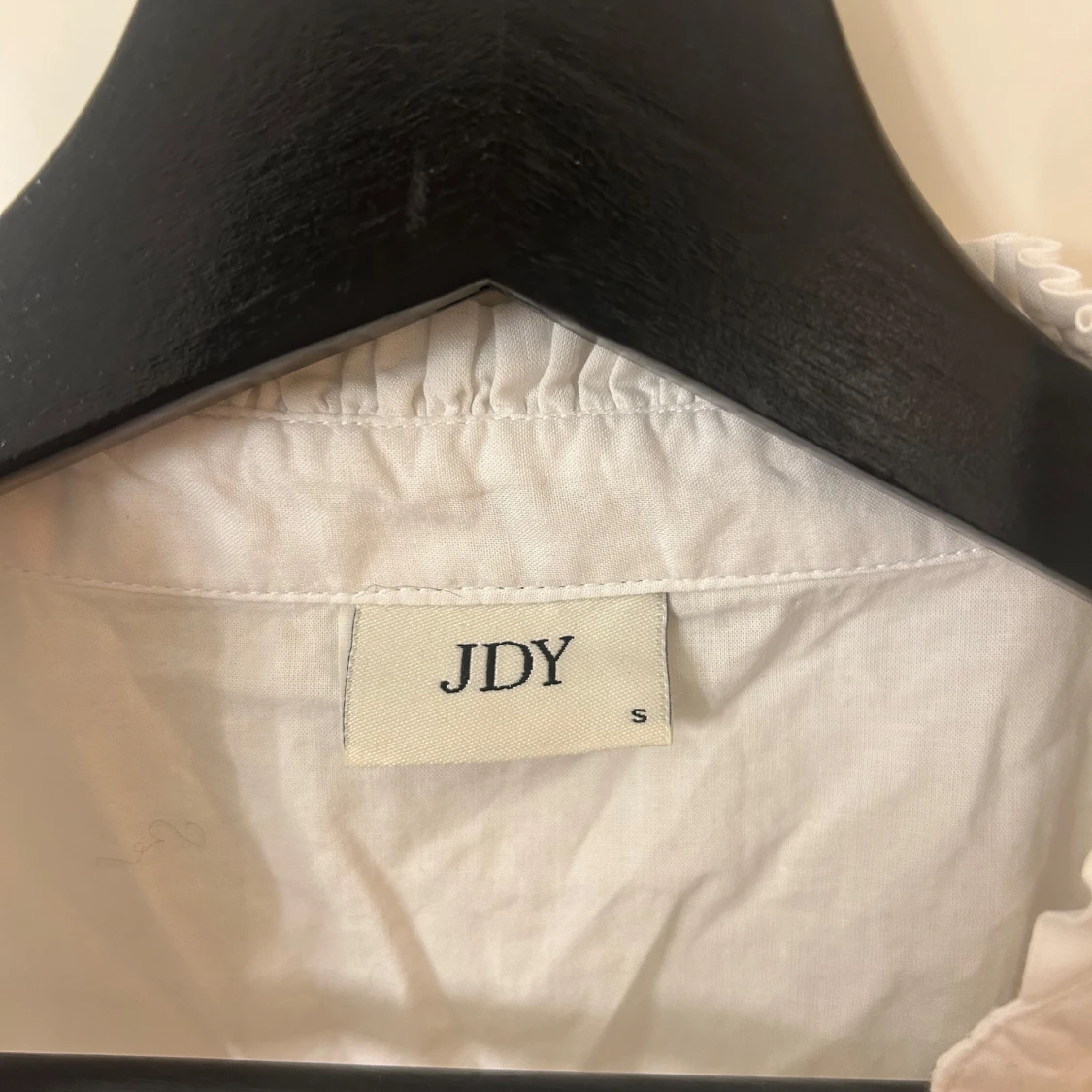 Vit broderad blus från JDY - 1