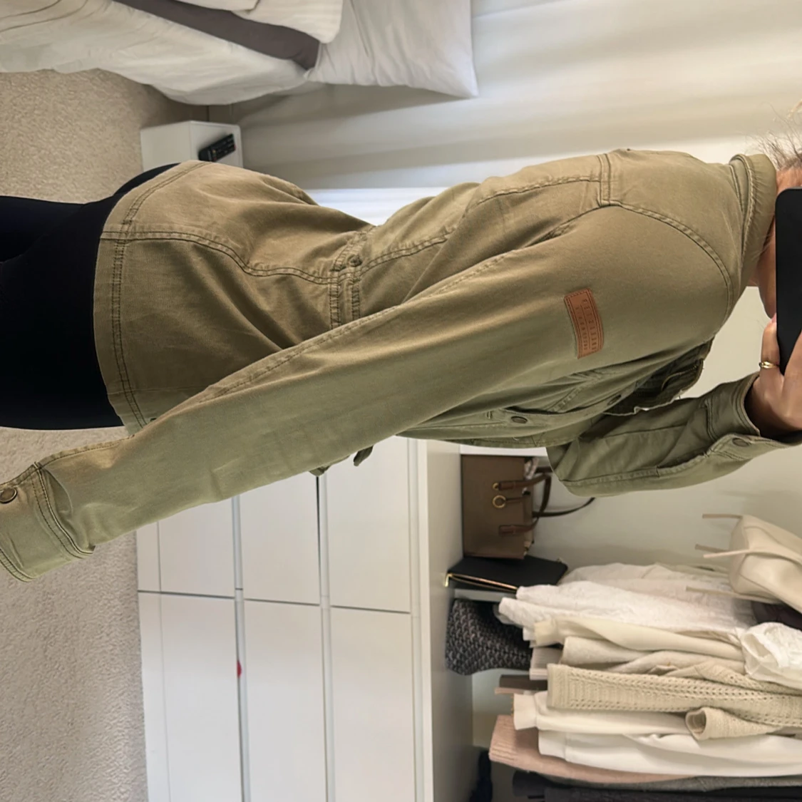 Olivgrön jacka med snörning - 1