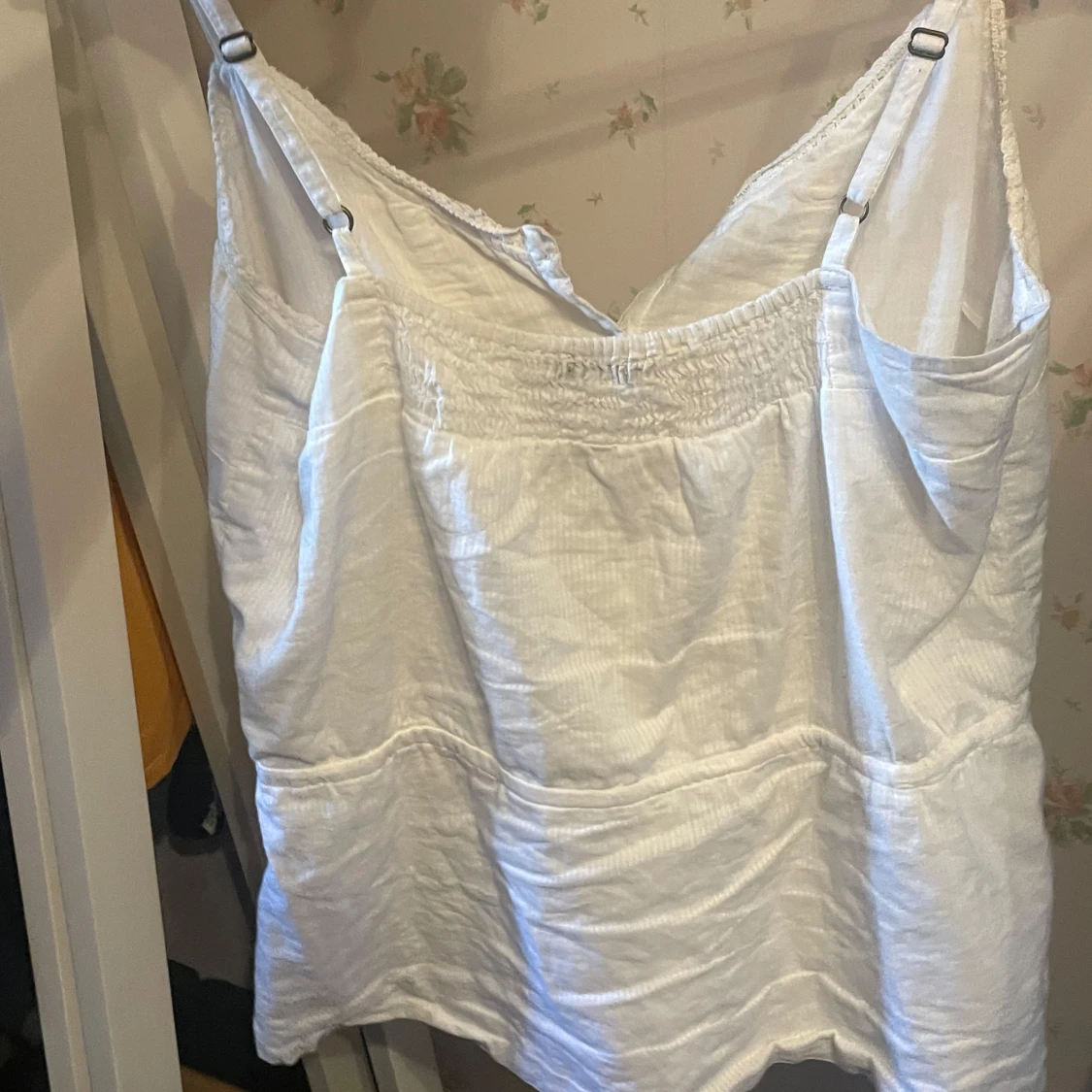 Vit linnetopp med knyt från frk. - 1