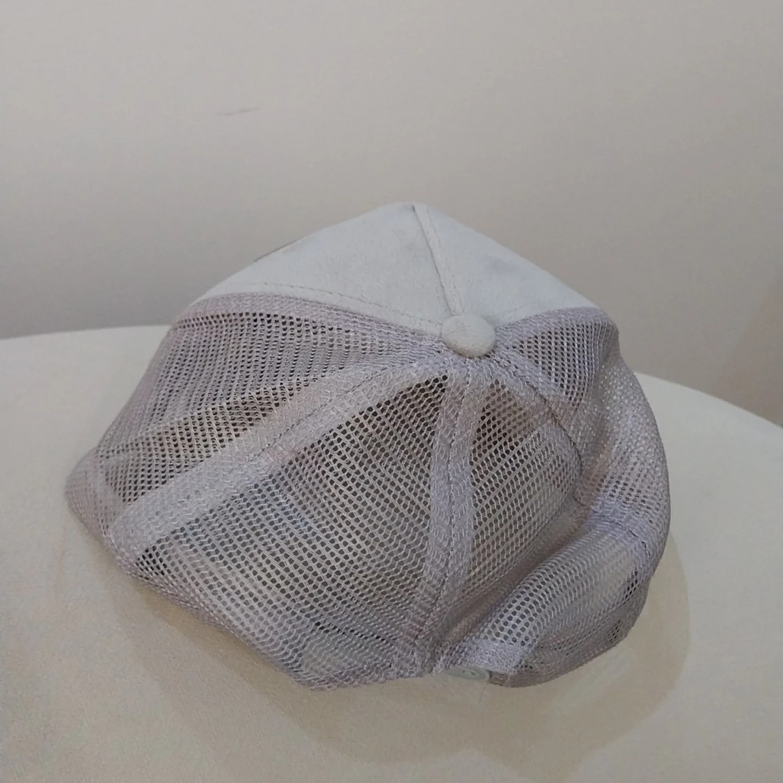 Grå meshkeps med fotbollstryck - 3