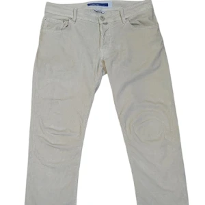 Jacob Cohën  - Jacob Cohën Chinos. Storlek W32. Modell nick slim. Skick 8.5/10 pris 1890kr finns att köpa på våran hemsida, Fashionels.com