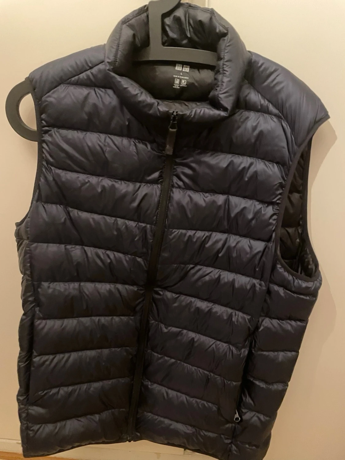 Svart dunväst från Uniqlo, storlek L
