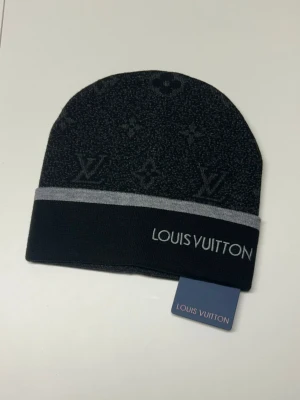 Lv Mössa - Helt ny aldrig använd. Storlek One size. Snabb frakt fraktar inom 24h.