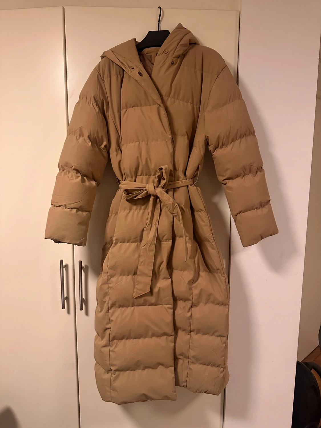 Beige lång dunjacka från Copperose