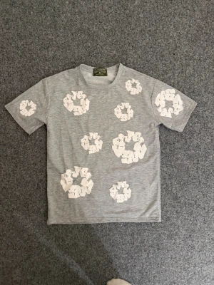 Denim tears gray t shirt - Size M. Denim tears gray t shirt, as new