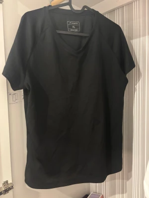 Idrotts tröja - Idrotts tröja. Perfekt för svett.