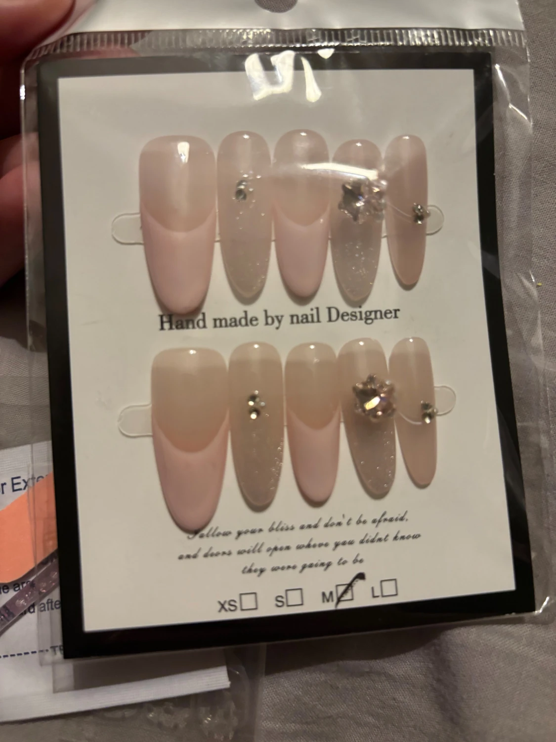 Handgjorda lösnaglar med dekoration - 1