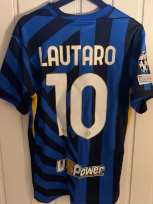 Lautaro Martinez fotbolltröja - Replika med tag