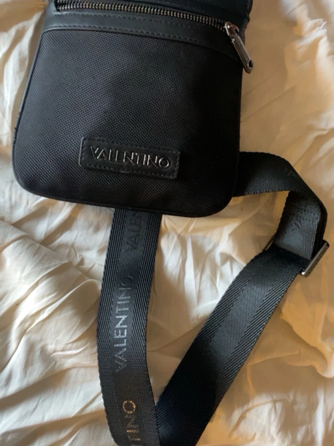 Svart axelväska från Valentino
