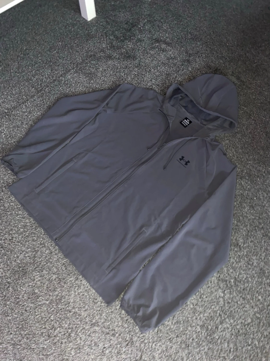 Grå vindjacka från Under Armour