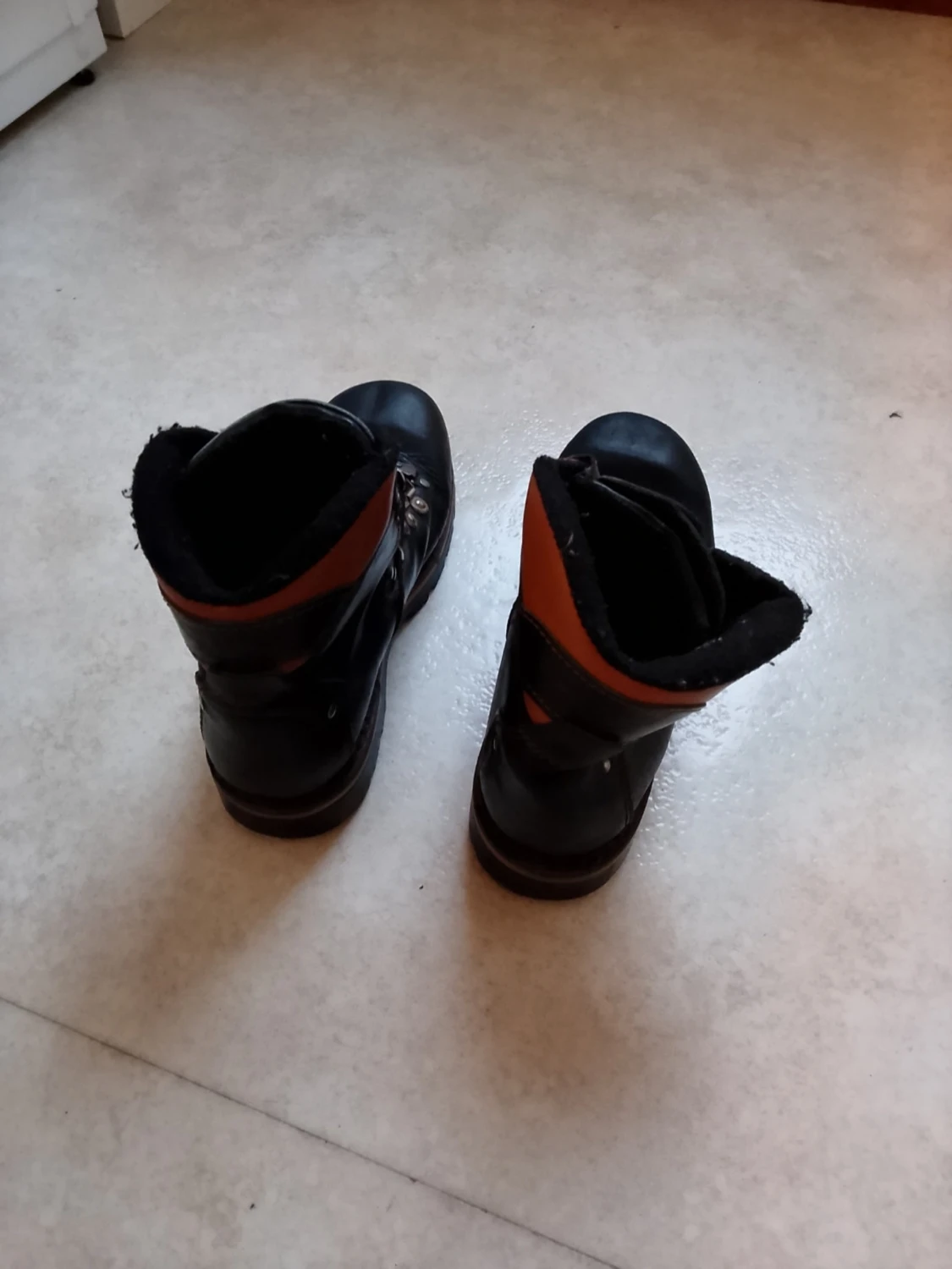 Svarta kängor Ten Points strl 44 - 1