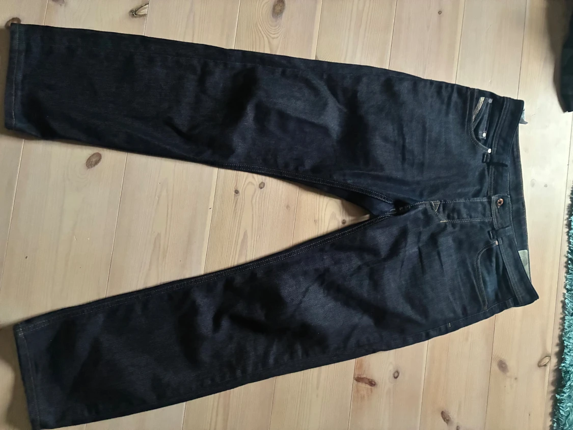 Mörkblå Diesel Larkee-Beex jeans W32 L32