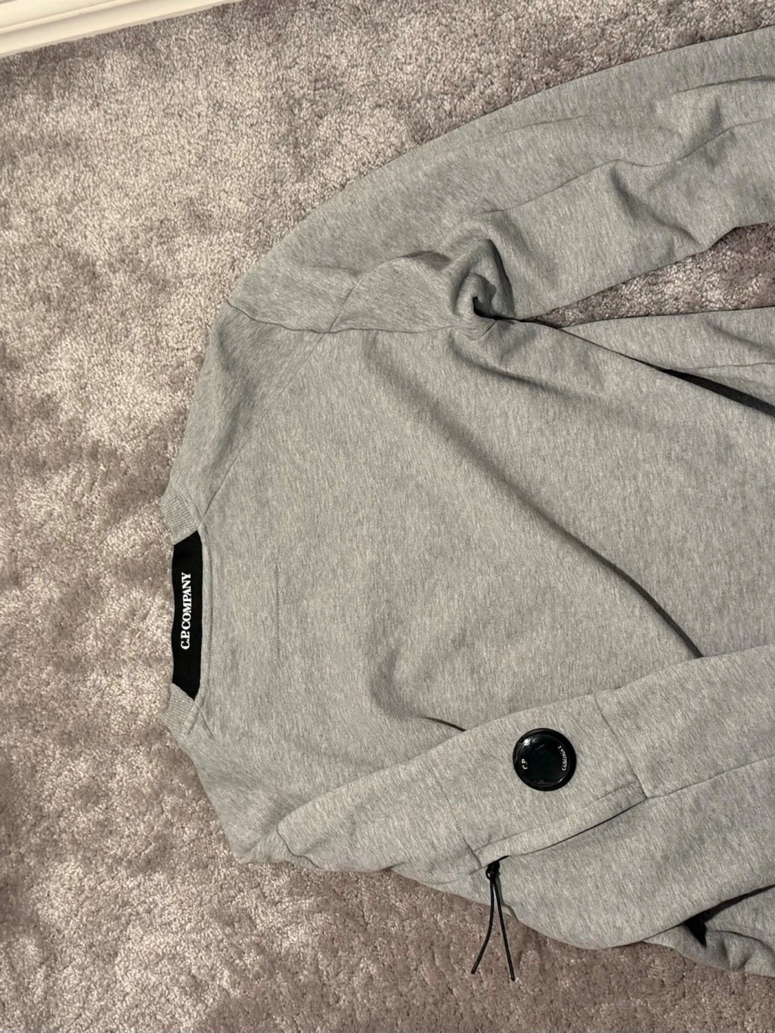 Grå sweatshirt från C.P. Company - 2