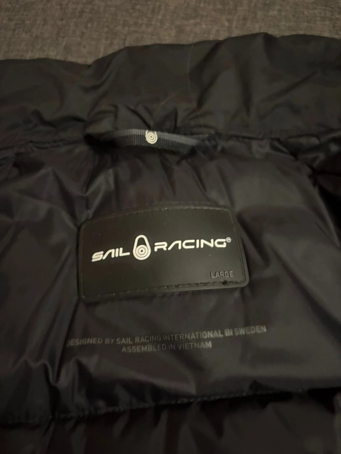 Svart dunväst från Sail Racing - 2