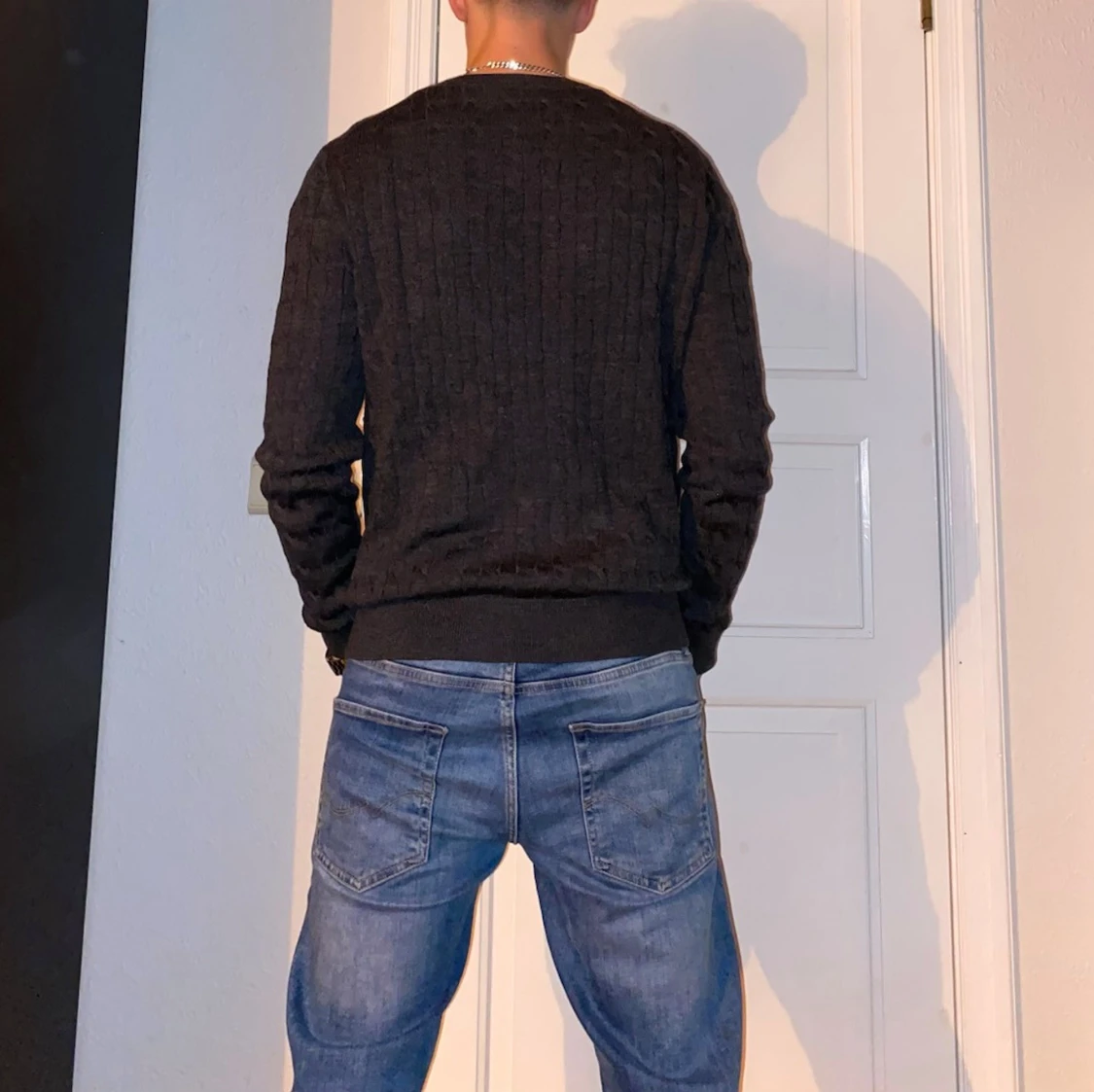 Mörkgrå kabelstickad tröja från Morris - 1