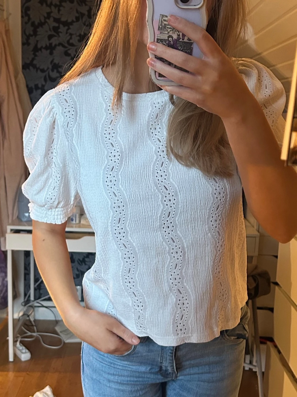 Vit blus med puffärm