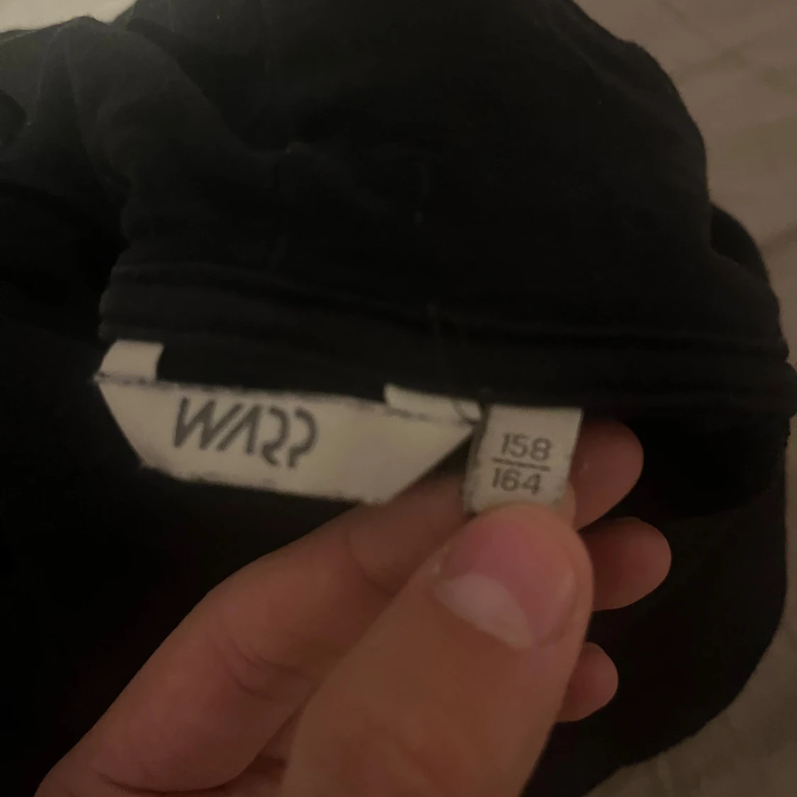 Svart hoodie från WARP med tryck - 1