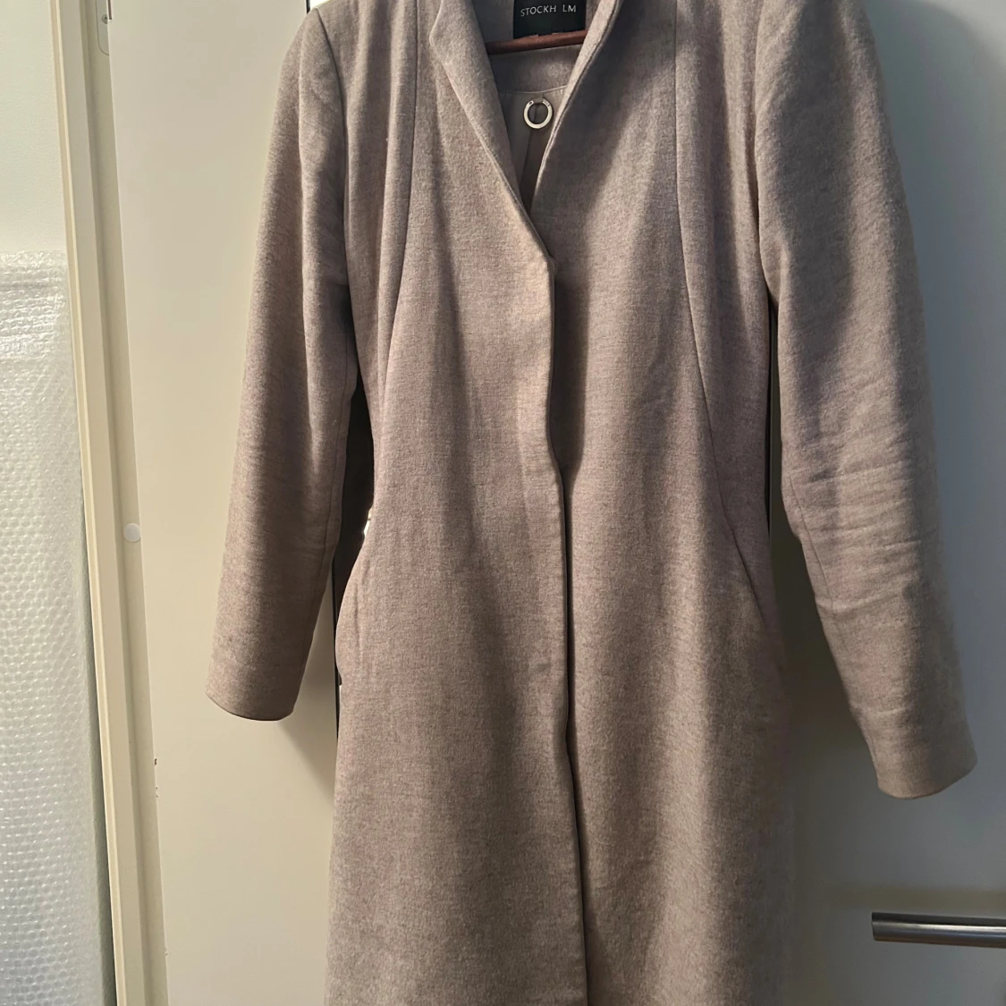 Beige kappa från STOCKHLM, stl 34