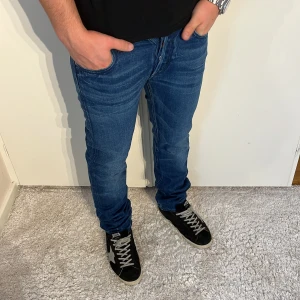 Replay Lenrick jeans  - Replay Jeans | skick 9/10 | Storlek 30/32 | Pris - 499kr | Modellen är ca 178cm lång | Hör av dig vid minsta fråga eller fundering!!