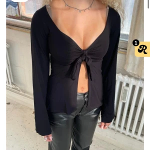 Topp från Design by Si - Maddy blouse från Design by Si i storlek xs/s.