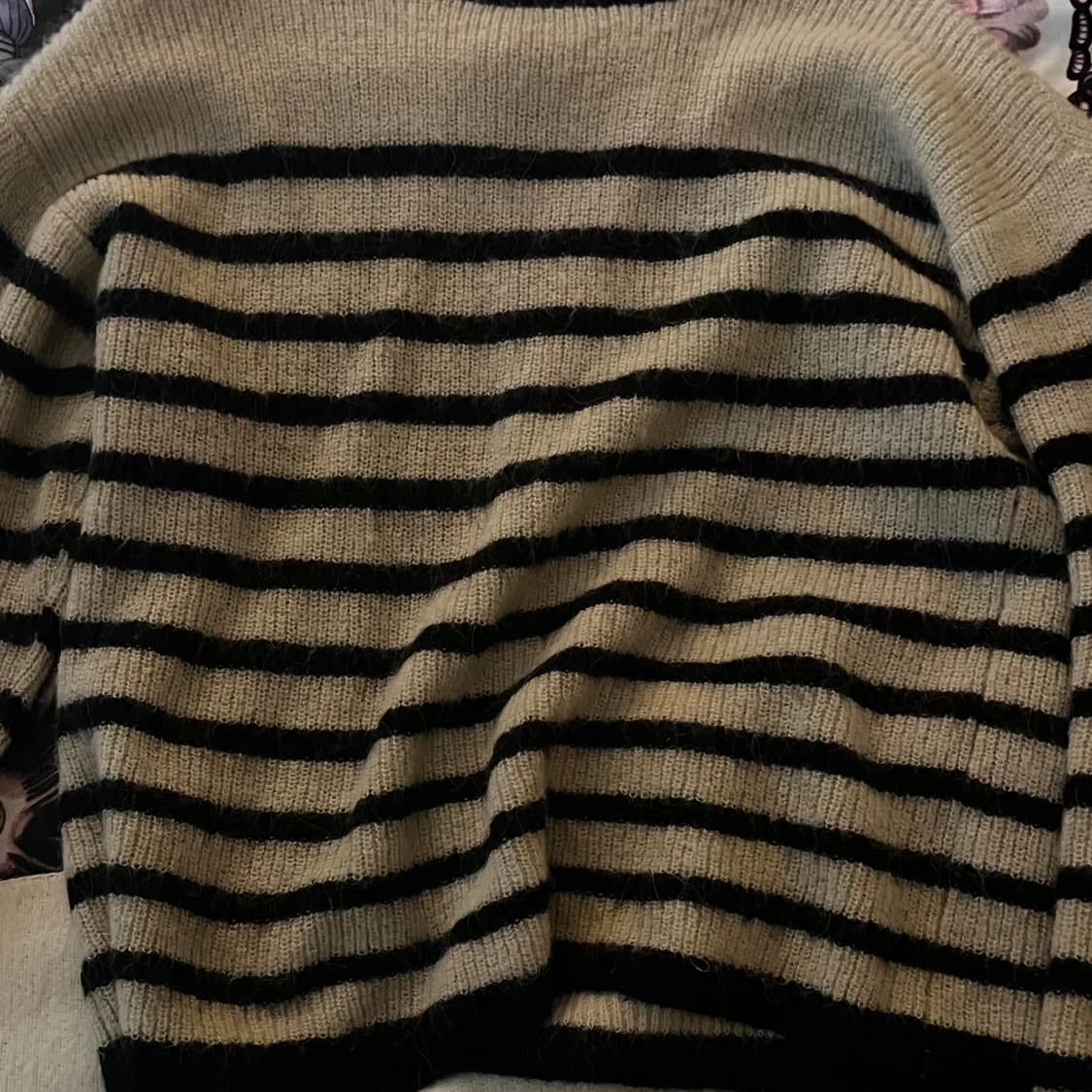 Randig stickad tröja från Soaked in Luxury  - 2