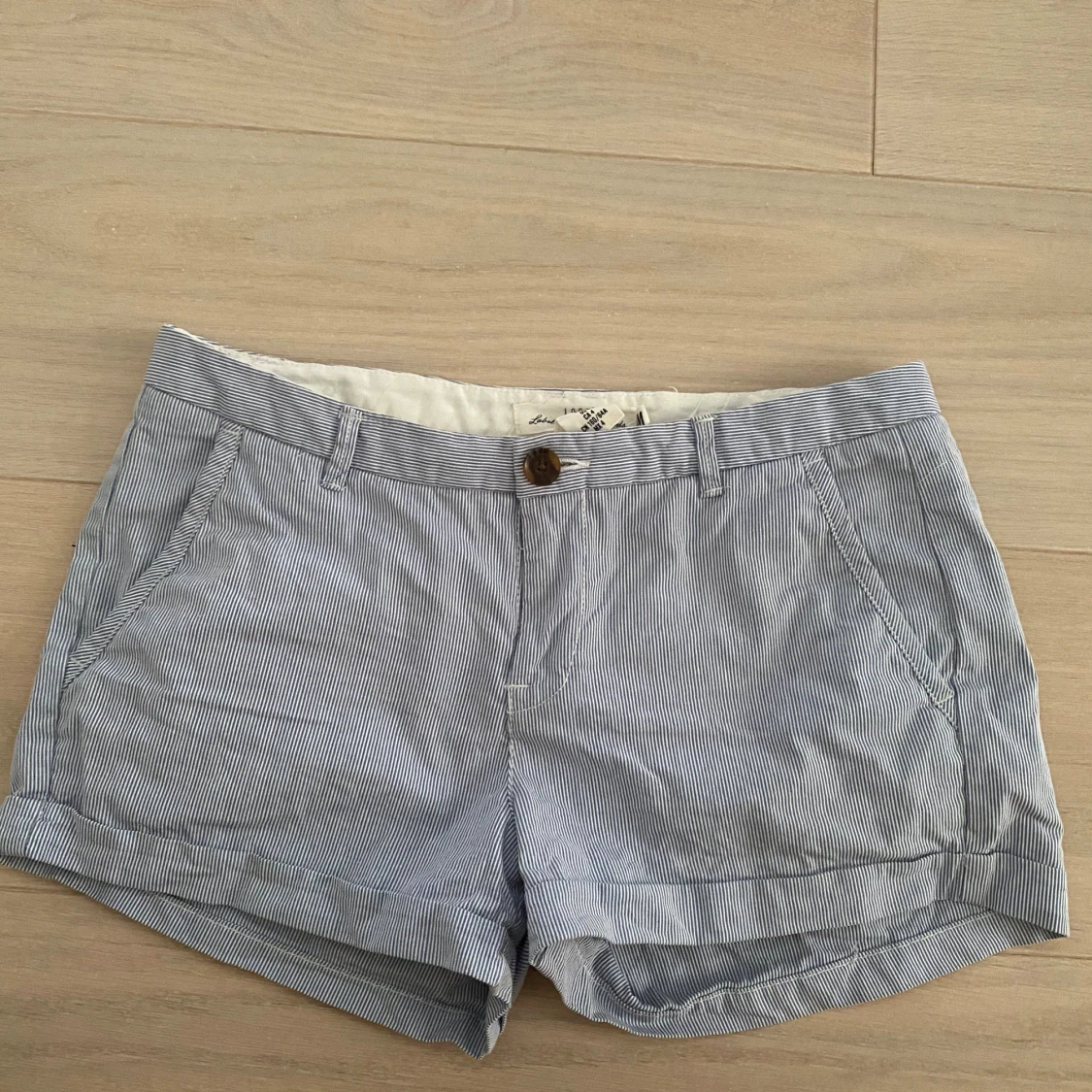 Lågmidjade randiga blå shorts från H&M L.O.G.G.