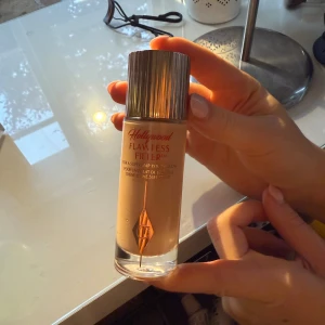 Charlotte Tilbury Flawless Filter 3 Fair - Flawless Filter i nyansen 3 Fair från Charlotte Tilbury. Endast öppnad och testad men aldrig använd.