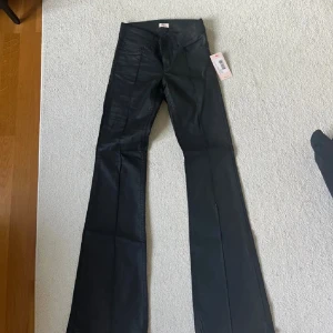 Jeans Nelly - Tagit av lappen av misstag men annars som nya