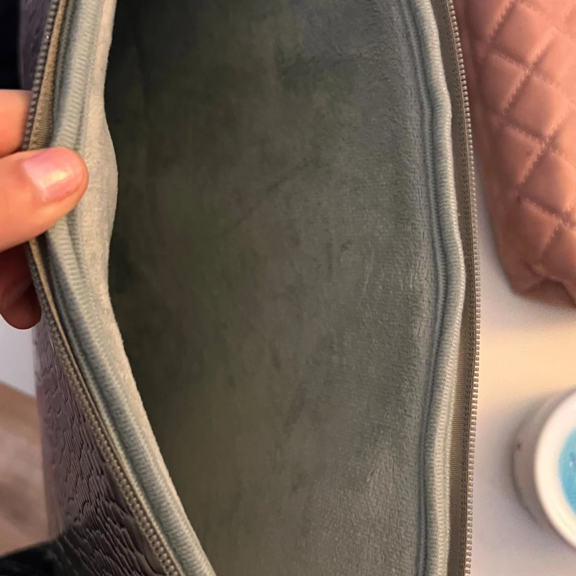 Brun datorväska i krokopräglat skinn - 1