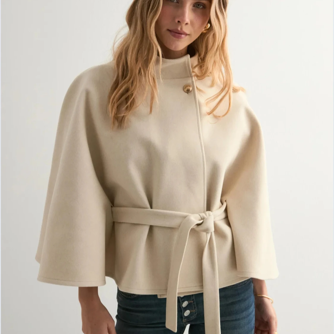 Beige poncho jacka