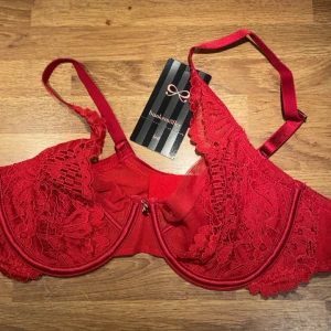 Set från Hunkemöller  - Bh storlek 75B trosan S
