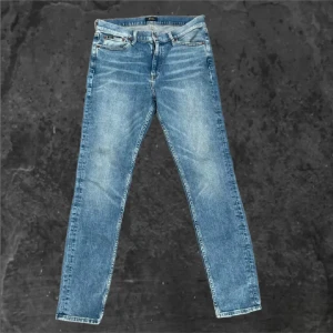 Polo Ralph lauren jeans  - Ett par feta Raffe jeans som jag köpte som var för stora för mig. Jag skulle säga att det är fint skick och de är väldigt snygga. Priset kan diskuteras och kom gärna med frågor.