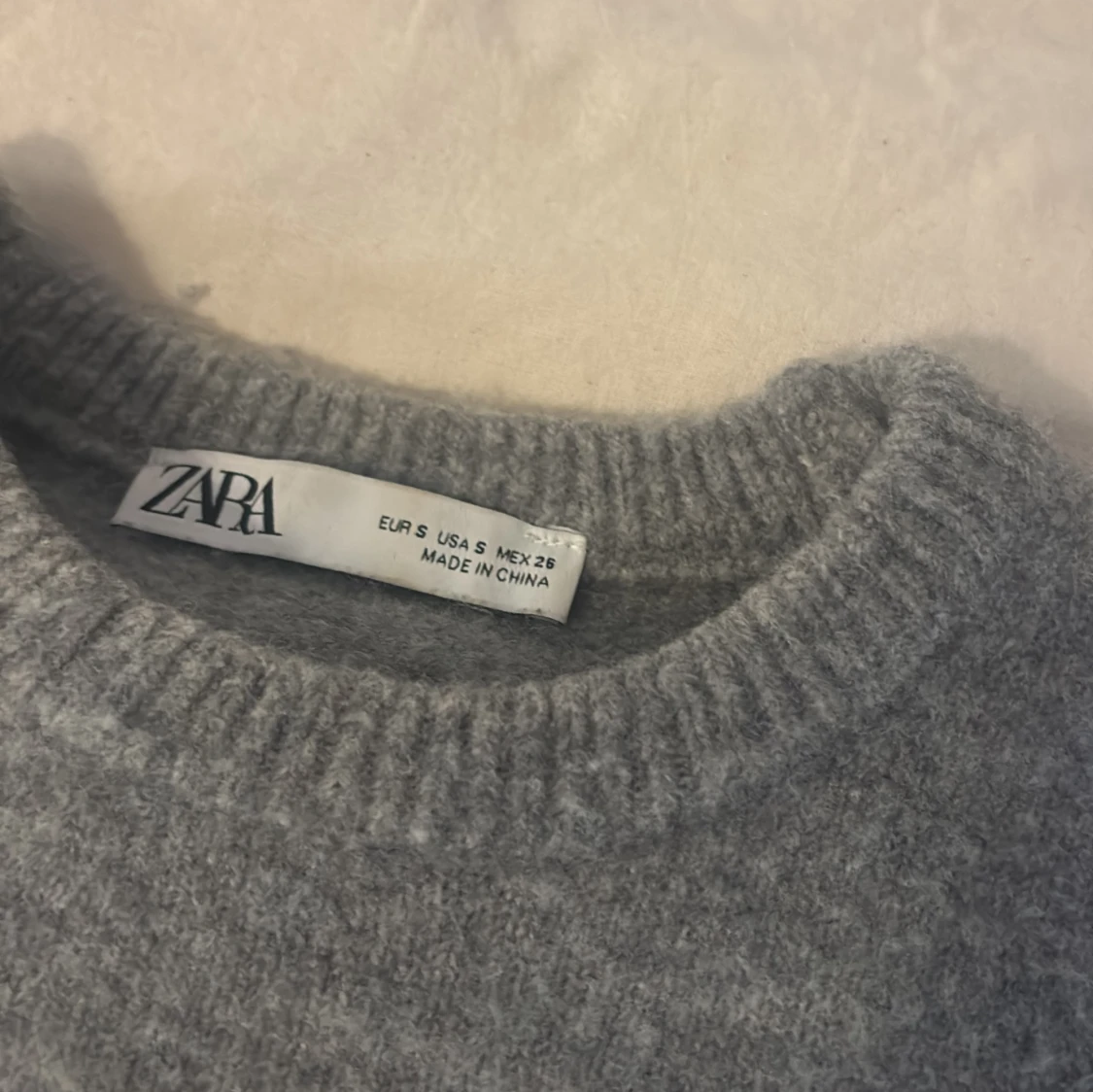 Grå stickad tröja från Zara - 1