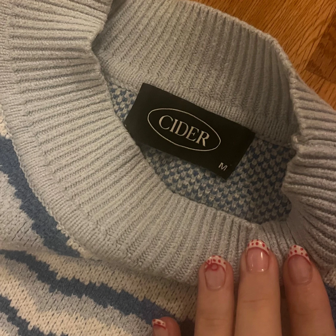 Blåvit stickad tröja med hjärtan från Cider - 2