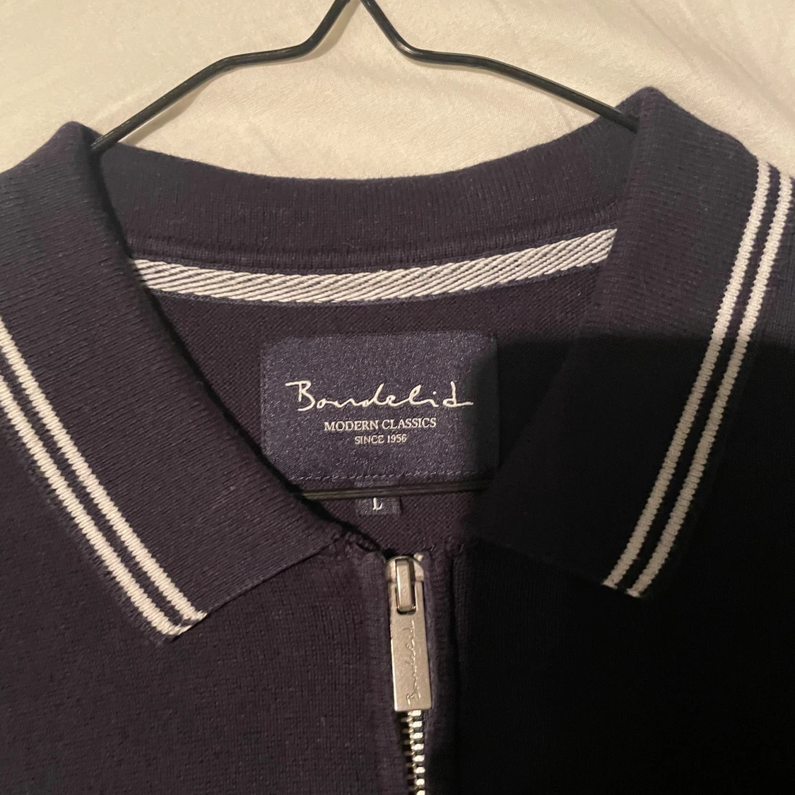 Mörkblå Bondelid piké med dragkedja - 2